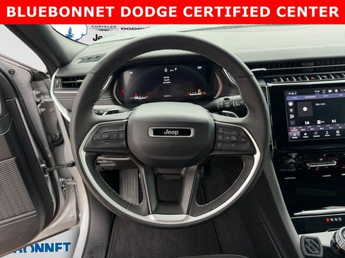 Used 2024 Jeep Grand Cherokee Altitude AWD/4WD image 13