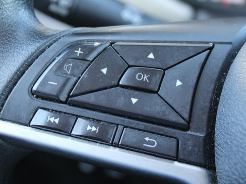 Used 2020 Nissan Versa SV image 24