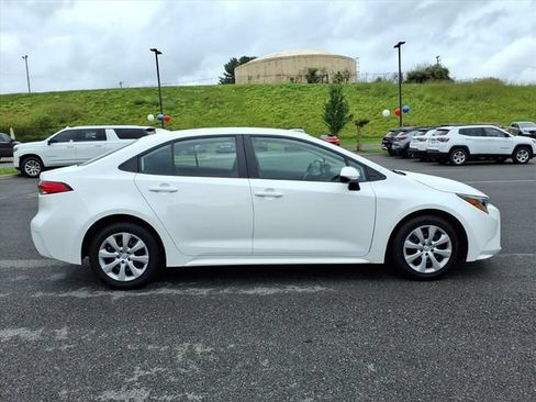 Used 2024 Toyota Corolla LE FWD image 5