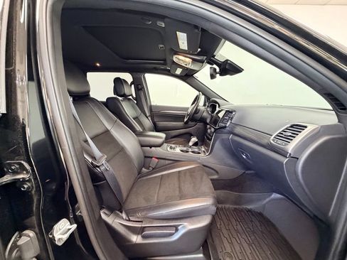 Used 2021 Jeep Grand Cherokee Altitude AWD/4WD image 9