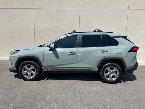 Used 2022 Toyota RAV4 XLE w/ Convenience Package AWD/4WD image 4