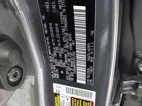 Used 2024 Toyota Highlander XLE AWD/4WD image 35