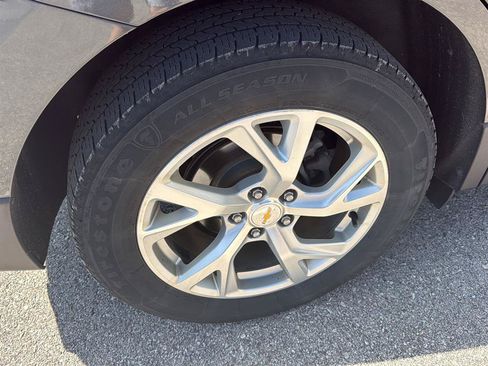 Used 2018 Chevrolet Equinox LT AWD/4WD image 17