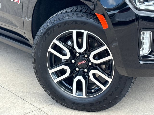 Used 2023 GMC Yukon AT4 w/ AT4 Premium Plus Package AWD/4WD image 2