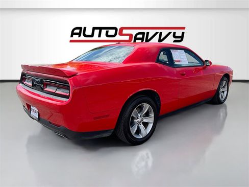 Used 2022 Dodge Challenger SXT image 7