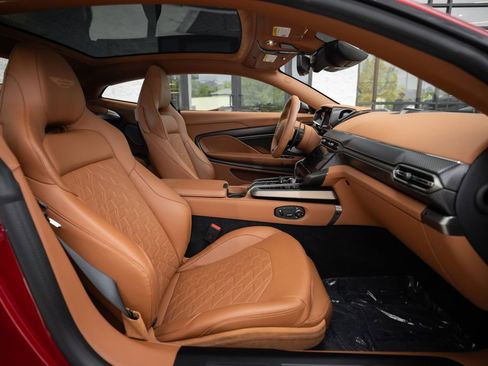 Used 2025 Aston Martin Vanquish image 24