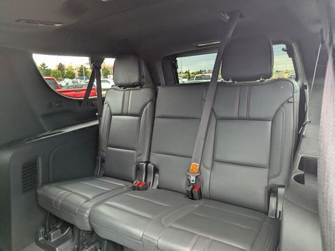 Used 2022 Chevrolet Suburban RST w/ Luxury Package AWD/4WD image 36