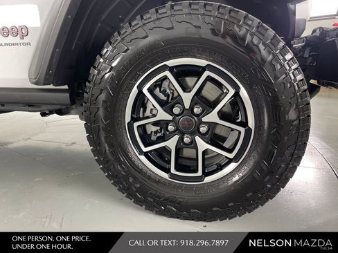 Used 2025 Jeep Gladiator Rubicon AWD/4WD image 14