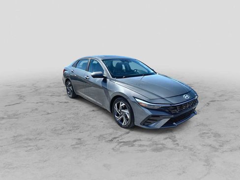 Used 2024 Hyundai Elantra Limited image 2