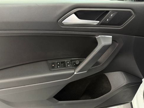 Used 2020 Volkswagen Tiguan SE R-Line FWD image 11