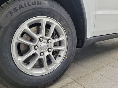 Used 2019 Jeep Grand Cherokee Laredo image 31