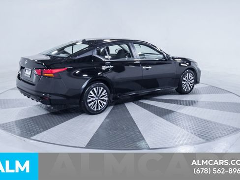 Used 2025 Nissan Altima 2.5 SV FWD image 10