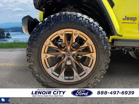 Used 2023 Jeep Wrangler Rubicon w/ LED Lighting Group AWD/4WD image 4