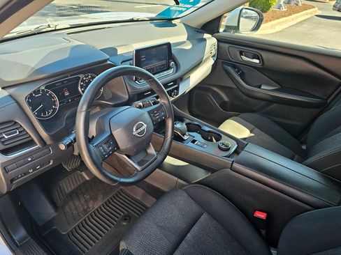 Used 2025 Nissan Rogue SV AWD/4WD image 17