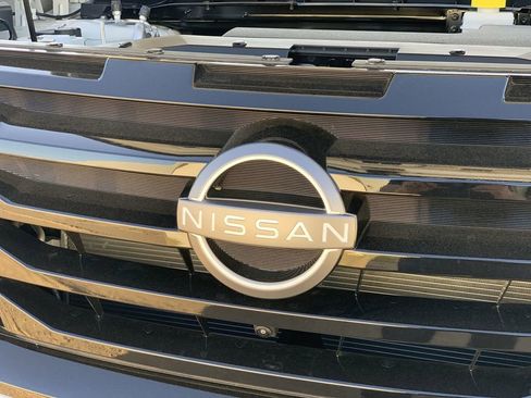 Used 2025 Nissan Pathfinder SL w/ Black Appearance Package FWD image 30