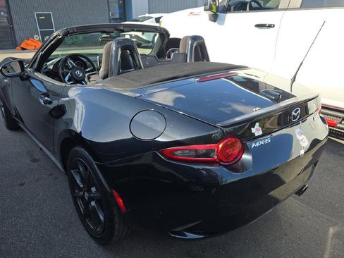 Used 2016 MAZDA MX-5 Miata Club RWD image 12