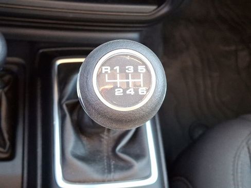 Used 2021 Jeep Gladiator Sport image 15