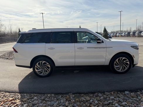 New 2026 Lincoln Navigator Reserve AWD/4WD image 6