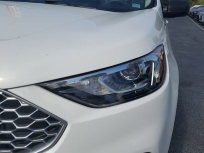 Used 2024 Ford Edge SE