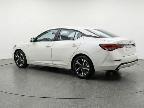 Used 2025 Nissan Sentra SV image 6