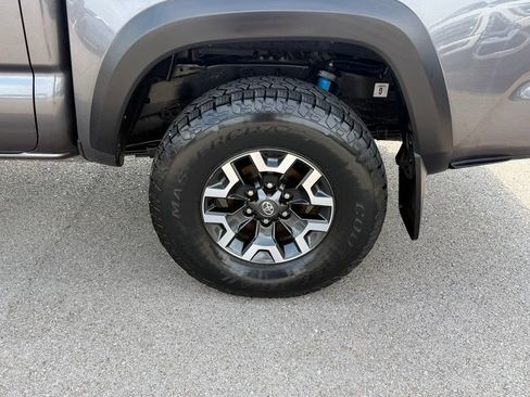 Used 2021 Toyota Tacoma TRD Off-Road AWD/4WD image 39