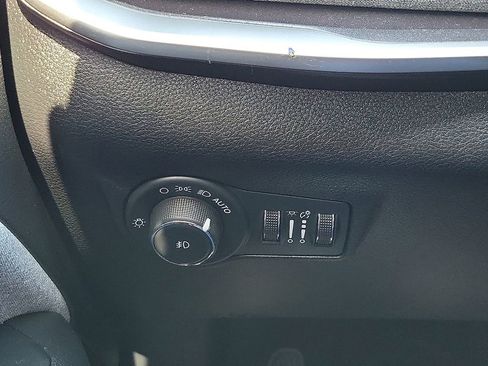 Used 2024 Jeep Compass Latitude image 14