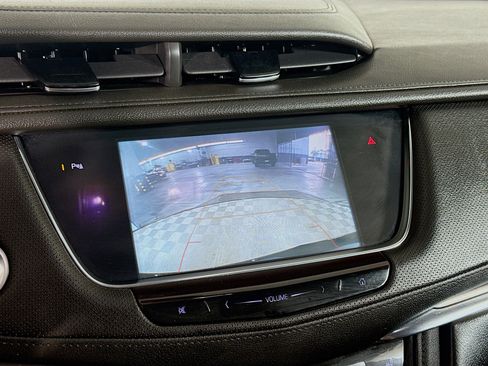 Used 2018 Cadillac XT5 Luxury w/ Driver Awareness Package image 19
