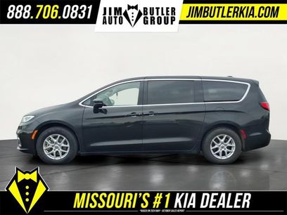 Used 2023 Chrysler Pacifica Touring-L