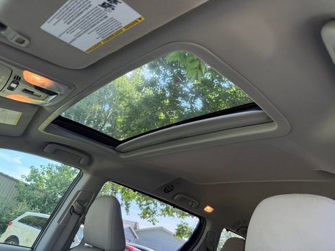 Used 2017 Toyota Sienna XLE FWD image 13