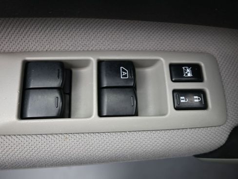 Used 2011 Nissan Rogue S image 12