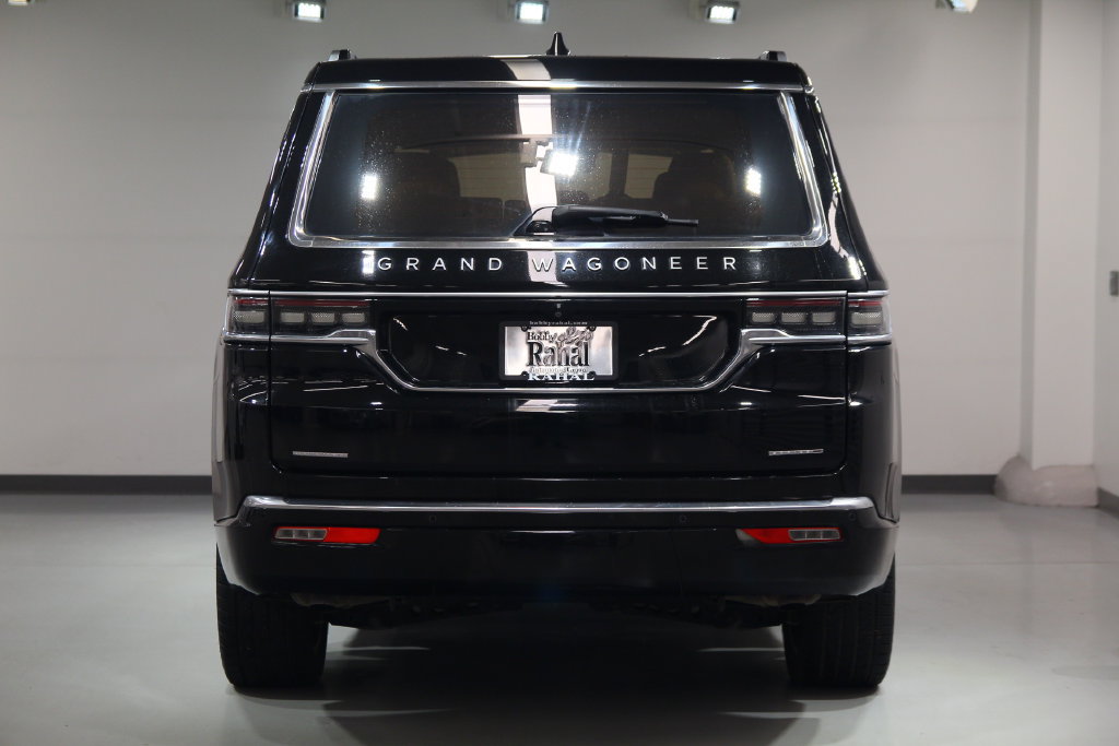 Used 2022 Jeep Grand Wagoneer Series III w/ Rear Seat Video Group 1 AWD/4WD image 2