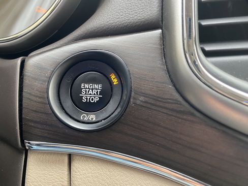 Used 2018 Jeep Grand Cherokee Overland image 26