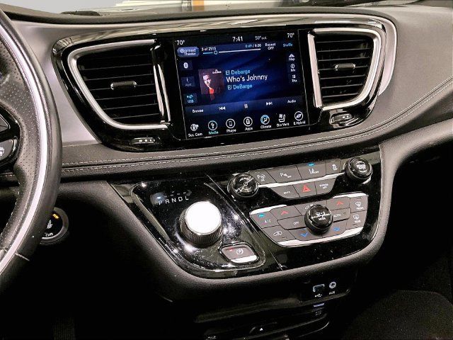 Used 2019 Chrysler Pacifica Limited w/ Advanced Safetytec Group FWD image 6