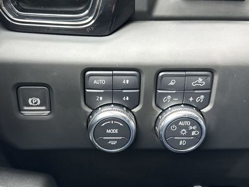 Certified 2024 GMC Sierra 3500 AT4 w/ AT4 Premium Plus Package AWD/4WD image 17