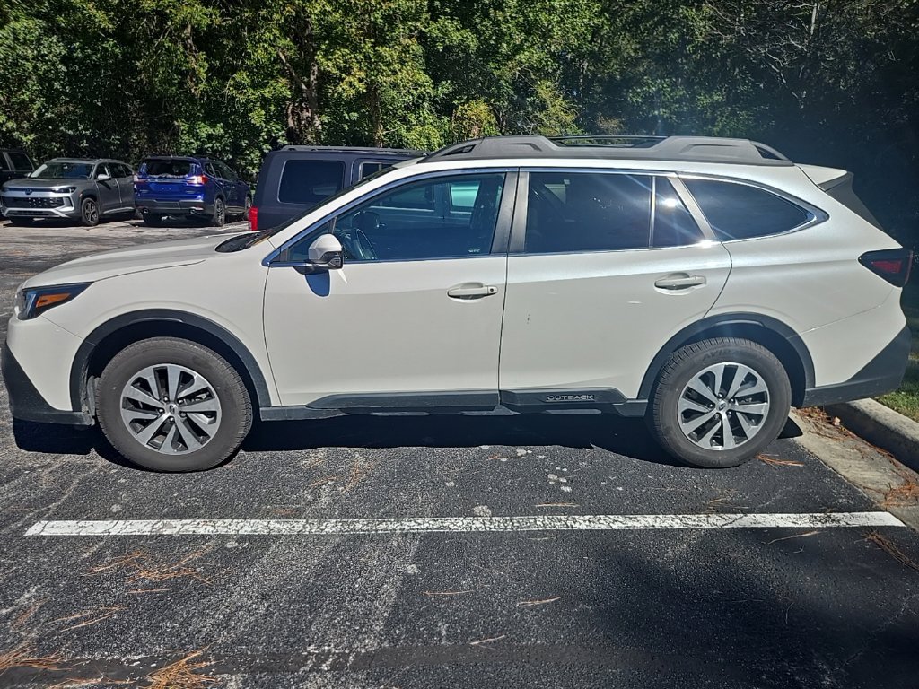 Used 2022 Subaru Outback Premium AWD/4WD image 2