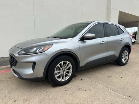 Used 2021 Ford Escape SE FWD image 2