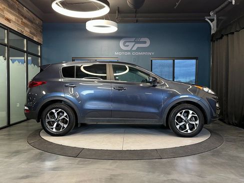 Used 2022 Kia Sportage LX image 2