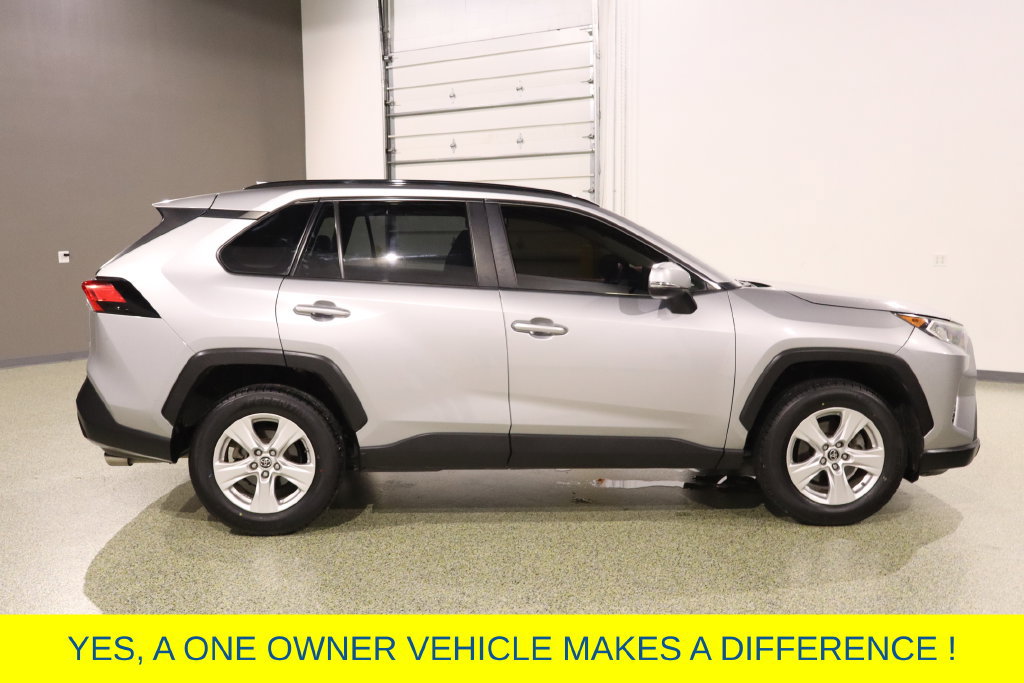 Used 2019 Toyota RAV4 XLE w/ Convenience Package FWD image 11