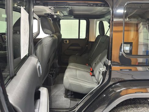 Used 2022 Jeep Wrangler Unlimited Sahara w/ Cold Weather Group image 12