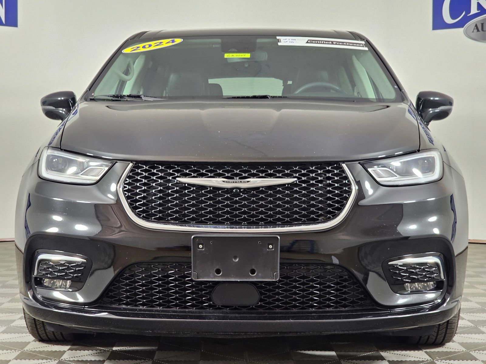 Used 2024 Chrysler Pacifica Limited FWD image 34
