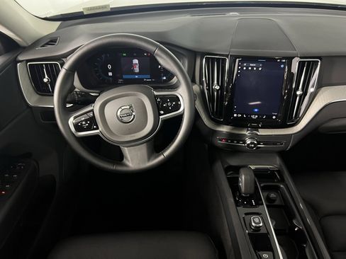 Used 2025 Volvo XC60 B5 Plus image 32