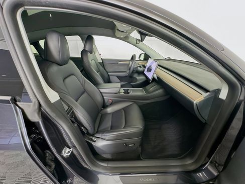 Used 2024 Tesla Model Y Long Range image 30