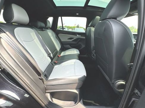Certified 2025 Volkswagen Tiguan SE R-Line FWD image 27