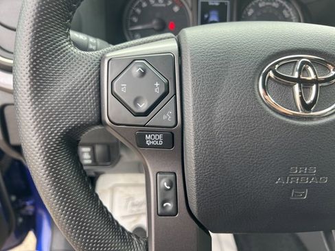 Used 2022 Toyota Tacoma TRD Off-Road image 9