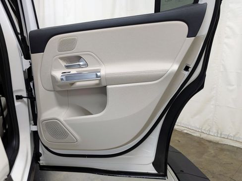 Used 2023 Mercedes-Benz EQB 300 4MATIC w/ Exclusive Package image 21