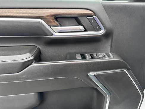 Used 2024 Chevrolet Silverado 2500 LT image 17