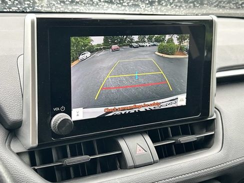 Used 2025 Toyota RAV4 XLE FWD image 22