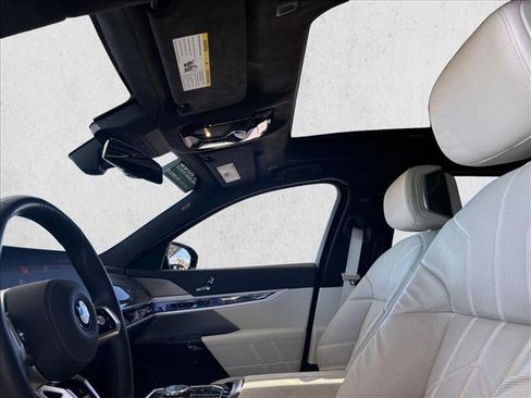 Used 2023 BMW 740i w/ Executive Package image 16