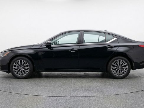 Used 2025 Nissan Altima 2.5 SV image 5