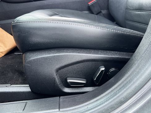 Used 2017 Ford Fusion SE w/ Fusion SE Technology Package image 15